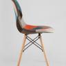 Стул Eames DSW в тканевой обивке в стиле пэчворк, сиденье пластиковое, ножки деревянные