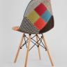Стул Eames DSW в тканевой обивке в стиле пэчворк, сиденье пластиковое, ножки деревянные