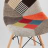 Стул Eames DSW в тканевой обивке в стиле пэчворк, сиденье пластиковое, ножки деревянные