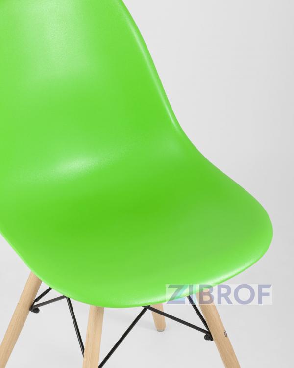 Стул DSW светло-зеленый пластик каркас из металла ножки натуральный массив бука